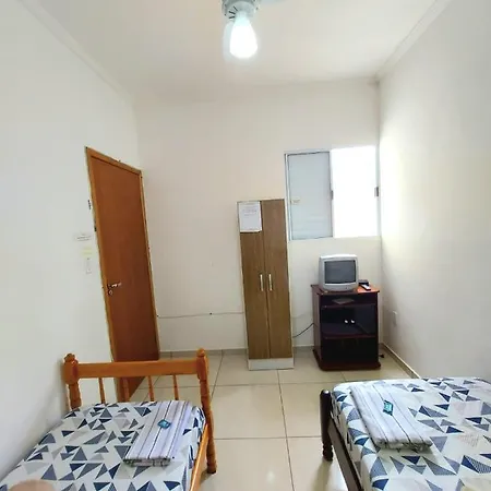 Quartos com Banheiros privativos - Hospedagem Bonfim Taubaté-2